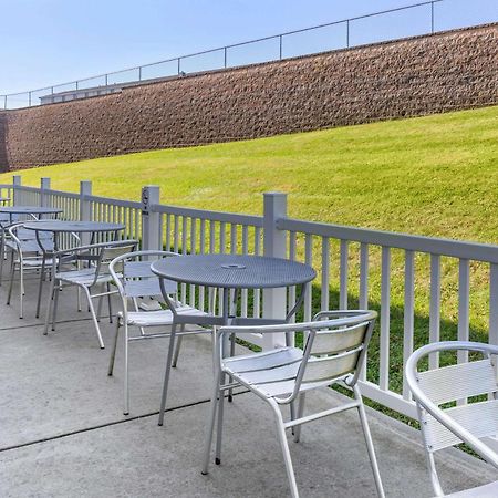 Comfort Suites Amish Country Lancaster Exterior photo